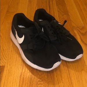 Women’s Black Nike Sneakers Size 11